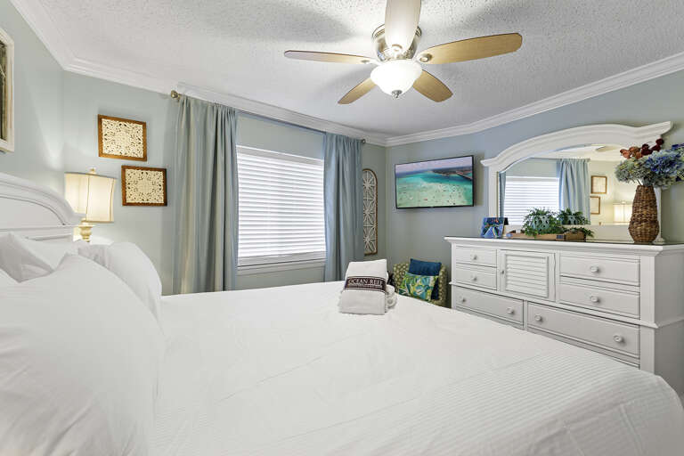 24-Mainsail-433-Guest-Bedroom-Alt