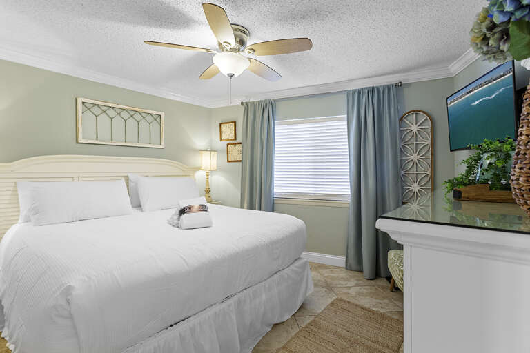 24-Mainsail-433-Guest-Bedroom