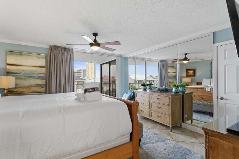 24-Mainsail-433-Primary-Bedroom-Alt