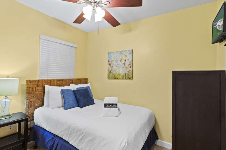 24-Sterling-Shores-810-Guest-Bedroom