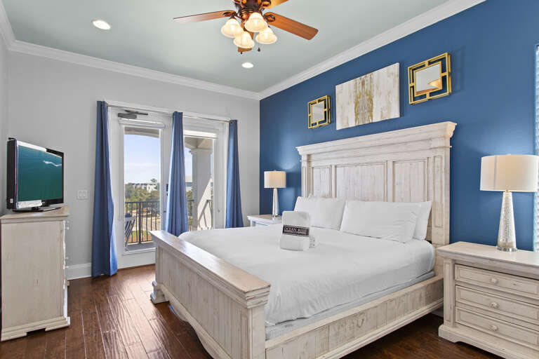 24-Commanders-Palace-Guest-Bedroom-2