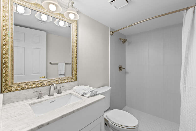 304HUNT Master Bathroom
