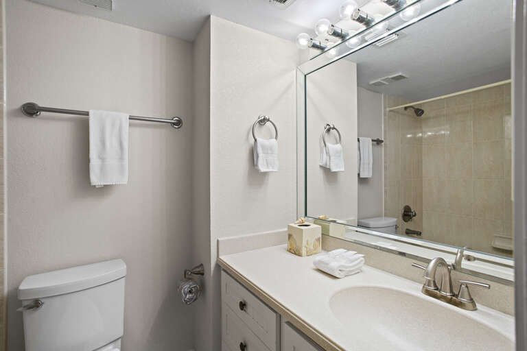 09-Mainsail-382-Guest-Bathroom