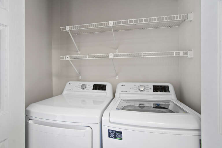 12-Mainsail-382-Laundry