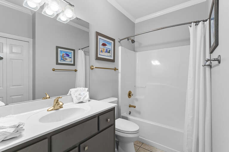 Sea Spray Cottage Guest Bathroom