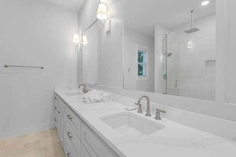 Sea La Vie Master Bathroom