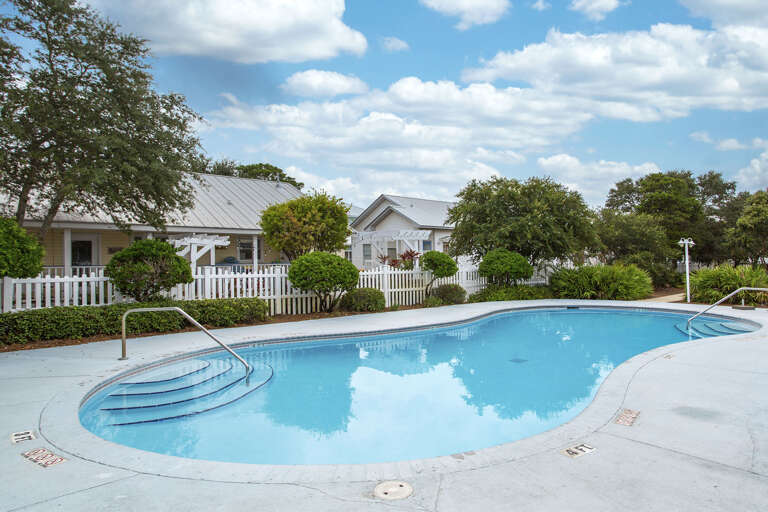 21-Crystal-Beach-Cottages-Community-Pool