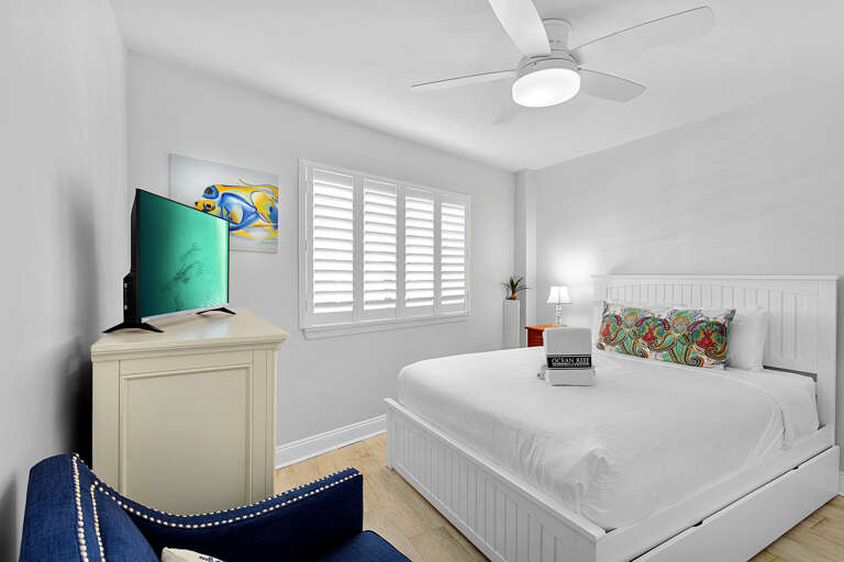 Mainsail 472 Guest Bedroom 2