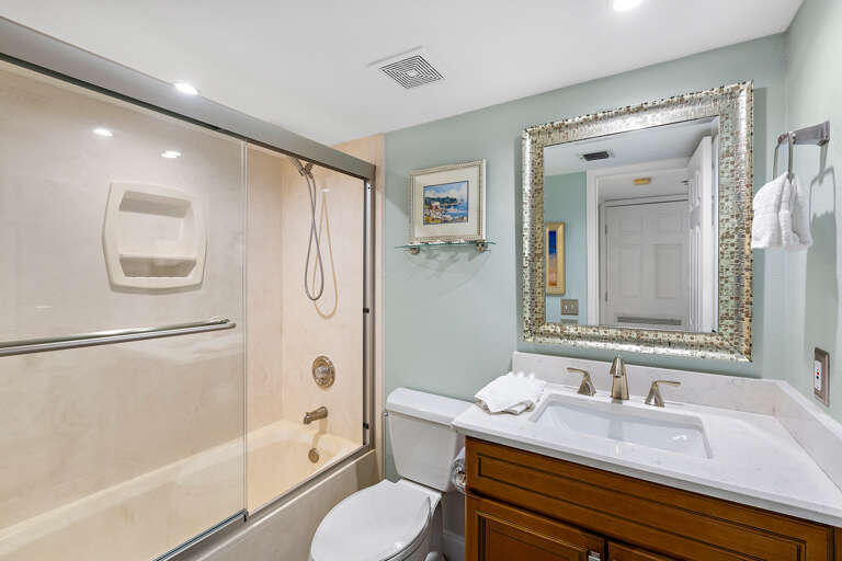 Mainsail 471 Guest Bathroom