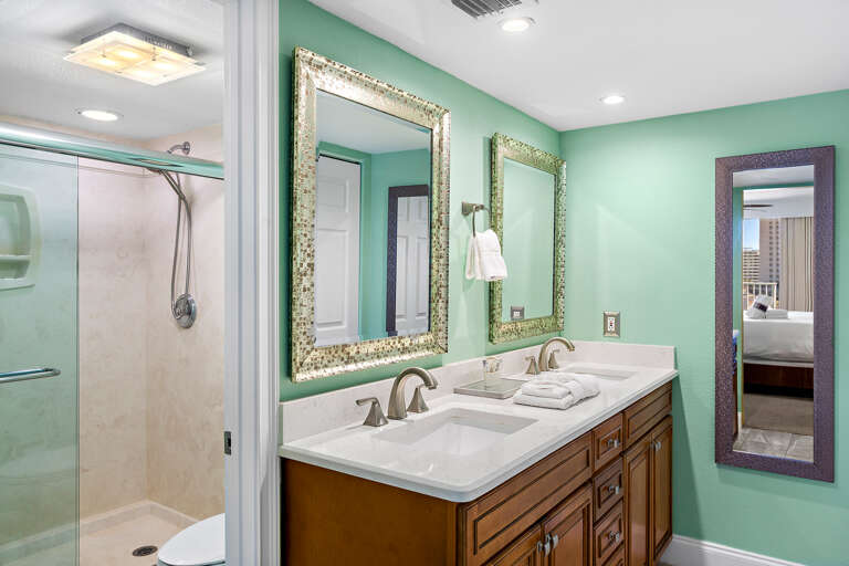 Mainsail 471 Master Bathroom