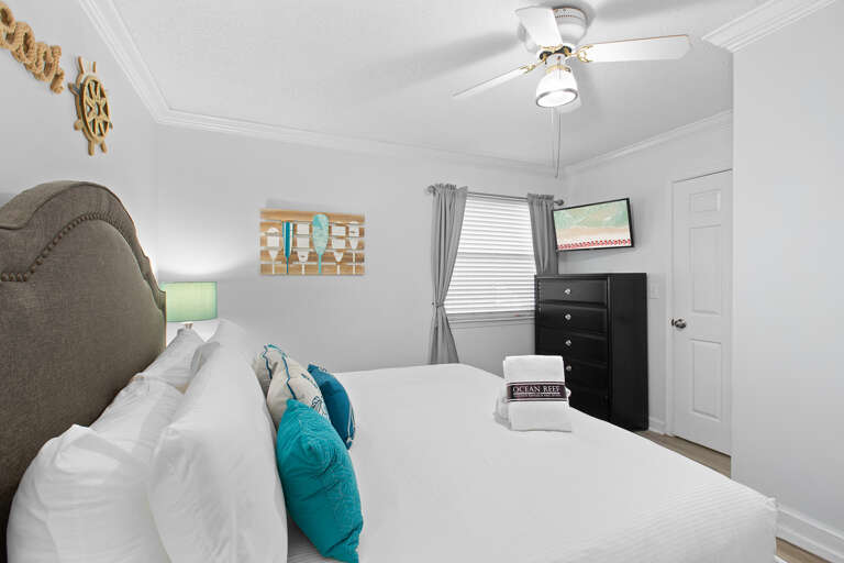 Seacove 7B Master Bedroom Alt Seacove 7B Master Bedroom Alt