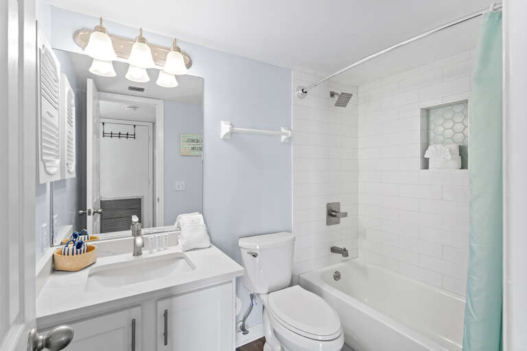 Mainsail 352 Guest Bathroom