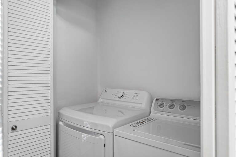 Mainsail 352 Laundry