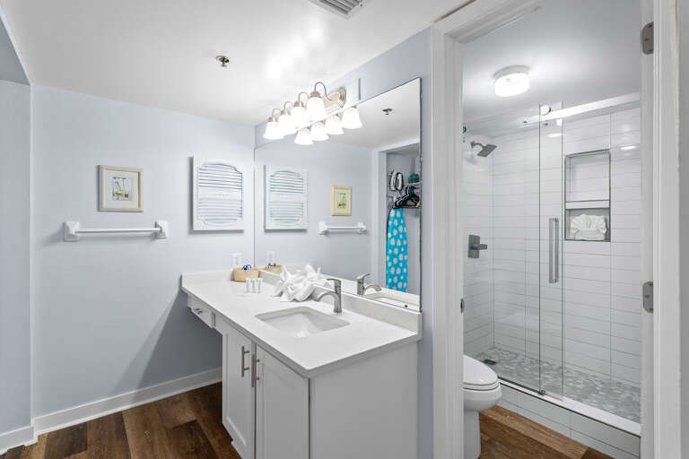 Mainsail 352 Master Bathroom