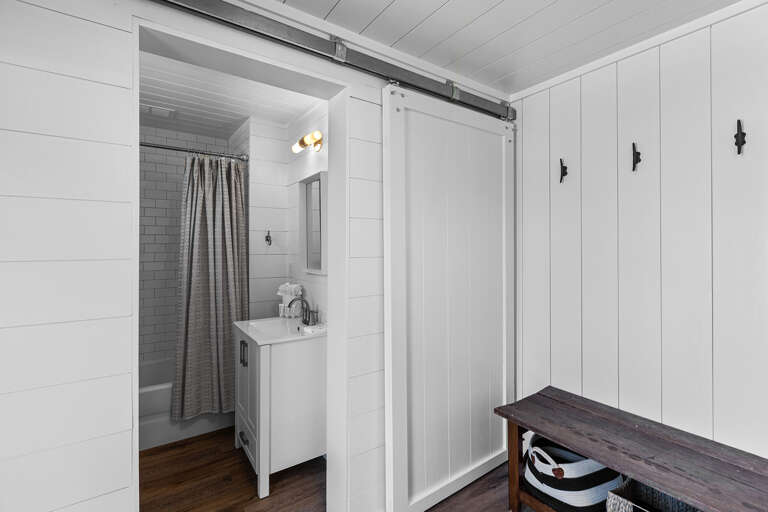 Buddy Street Retreat Guest Bathroom