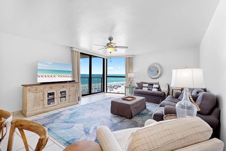 Mainsail 153 Living Room Mainsail 153 Living Room