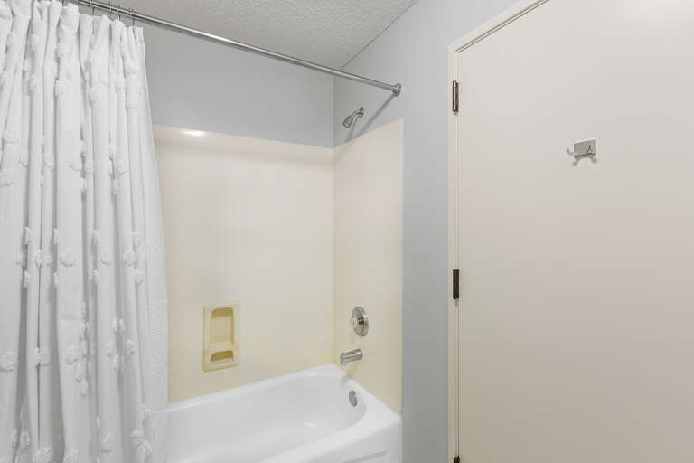 Tides 304 Guest Bathroom Alt Tides 304 Guest Bathroom Alt