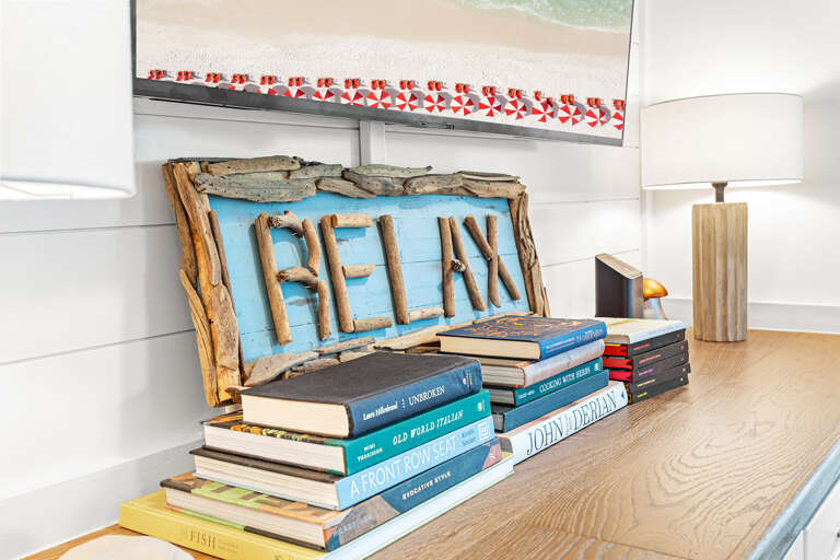 Boardwalk Villas 298 Bookshelf