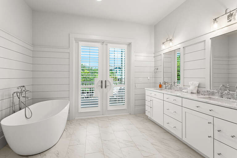 Magnolia Manor Master Bathroom