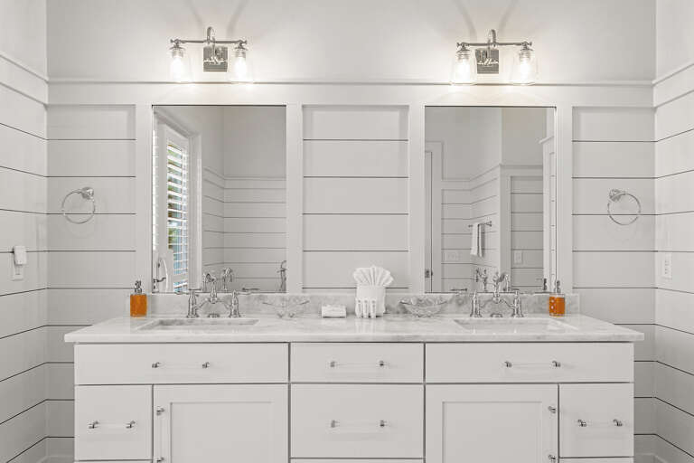 Magnolia Manor Master Bathroom Alt