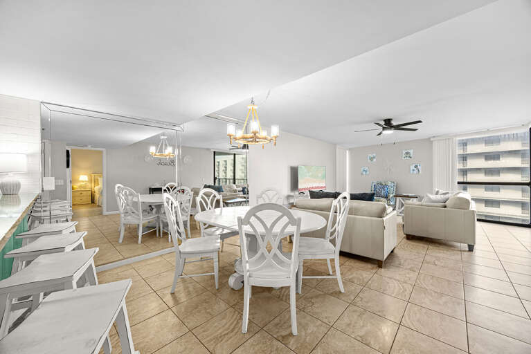 Mainsail 268 Dining