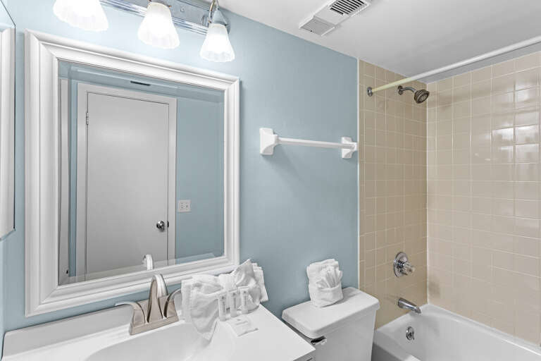 Mainsail 268 Guest Bathroom