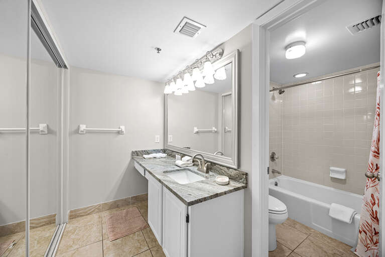 Mainsail 268 Primary Bathroom