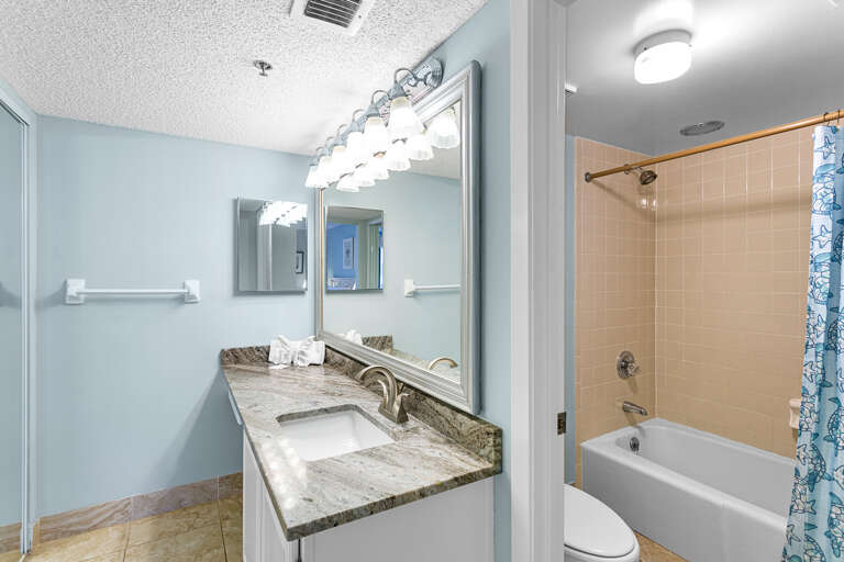 Mainsail 268 Primary Bathroom