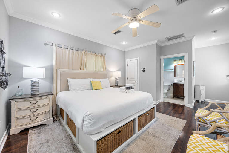 Gulfside Getaway Guest House Bedroom