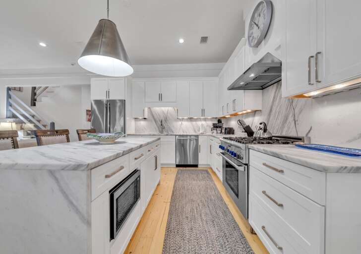 6a87627f-d8ea-4c46-a6d0-69fa58c751ae