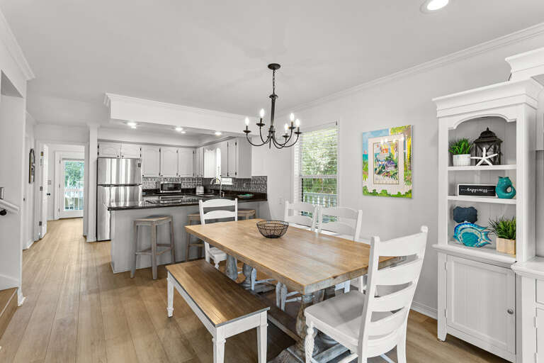 Turquoise Turtle Cottage Dining