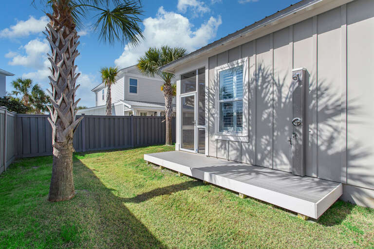 Charlotte's Sea Cottage Yard