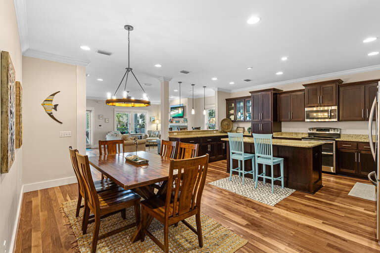 Salty Seahorse Cottage Dining