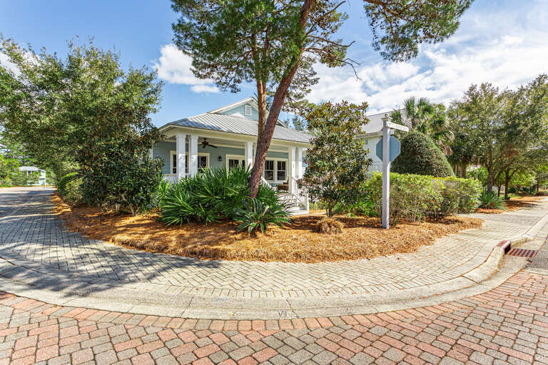 Salty Seahorse Cottage Exterior Alt