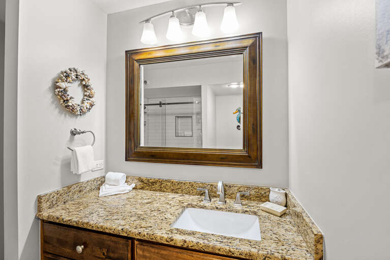 Gulfside 405 Guest Bathroom