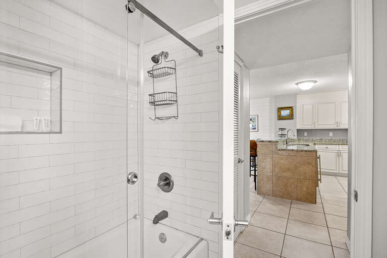 Gulfside 405 Guest Bathroom Alt