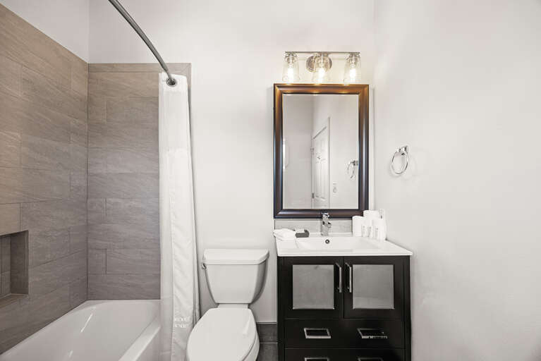 Grayt Haven Guest Bathroom 4