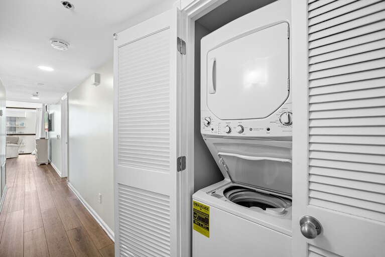 Mainsail 273 Laundry