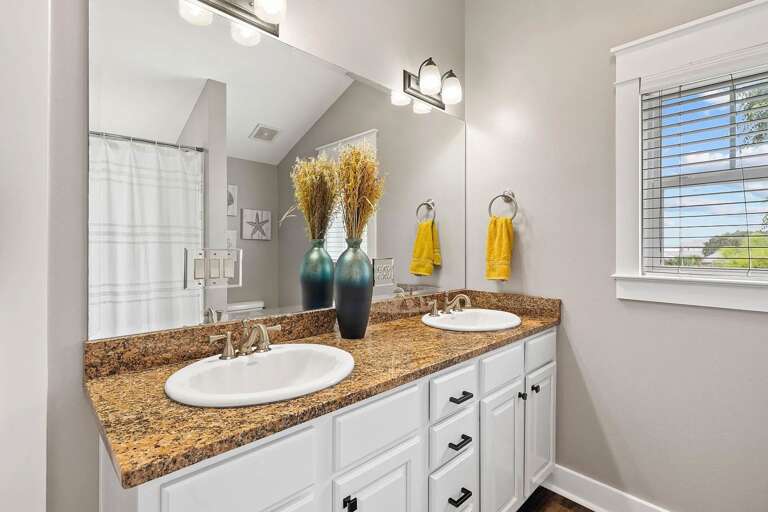 The Sandtrap Guest Bathroom