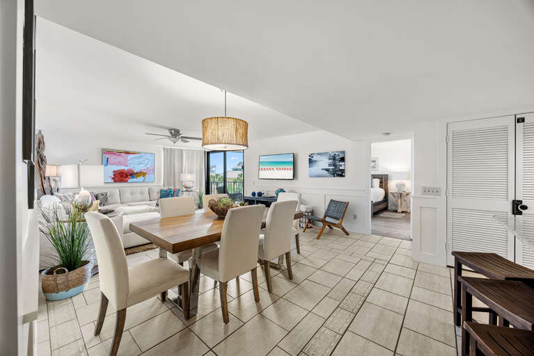 Mainsail 322 Dining Alt