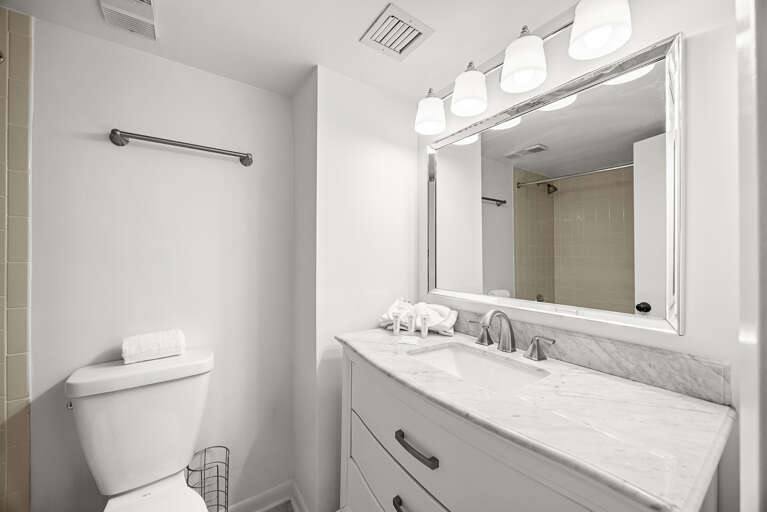 Mainsail 322 Guest Bathroom