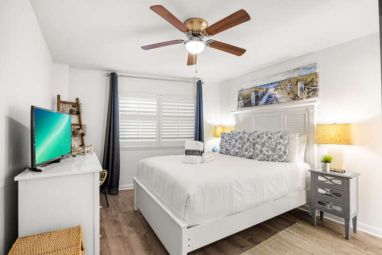 Mainsail 322 Guest Bedroom
