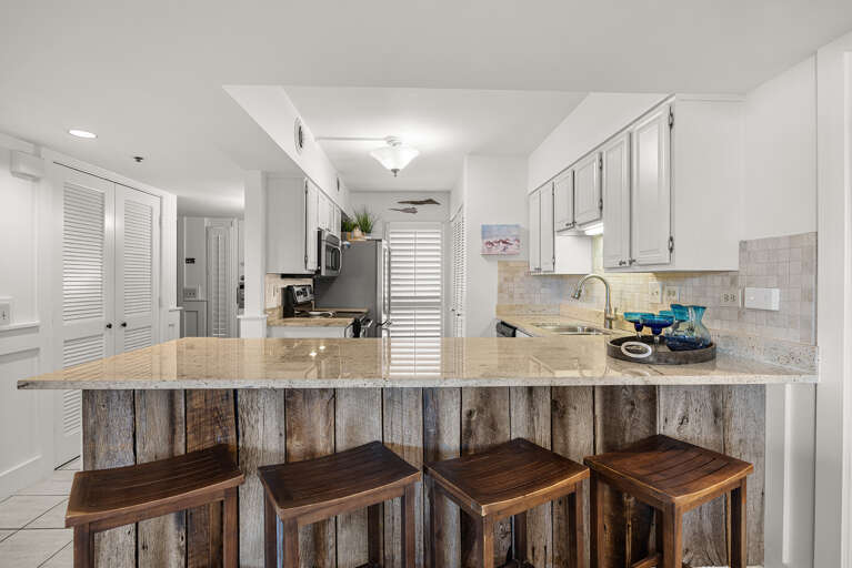 Mainsail 322 Kitchen Alt