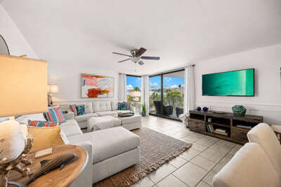 Mainsail 322 Living Room