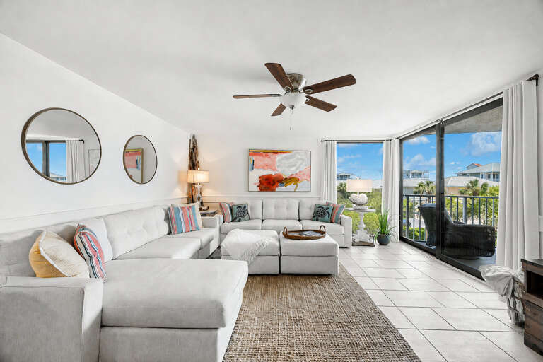 Mainsail 322 Living Room Alt