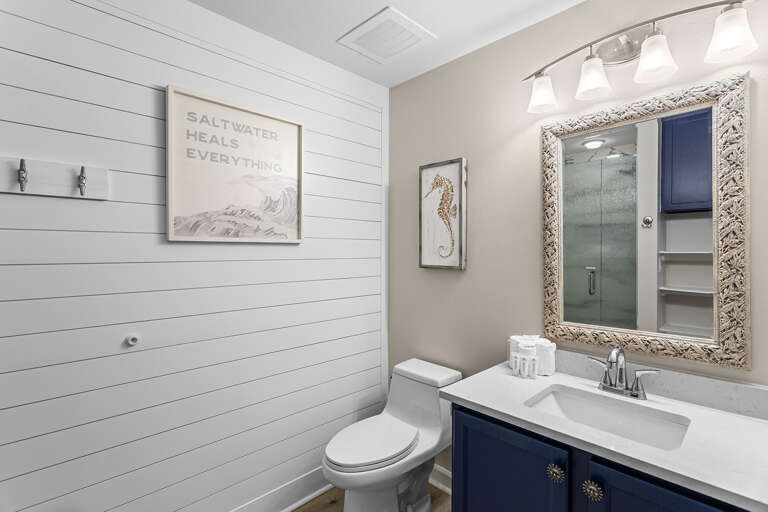 Beach Resort 401 Guest Bathroom