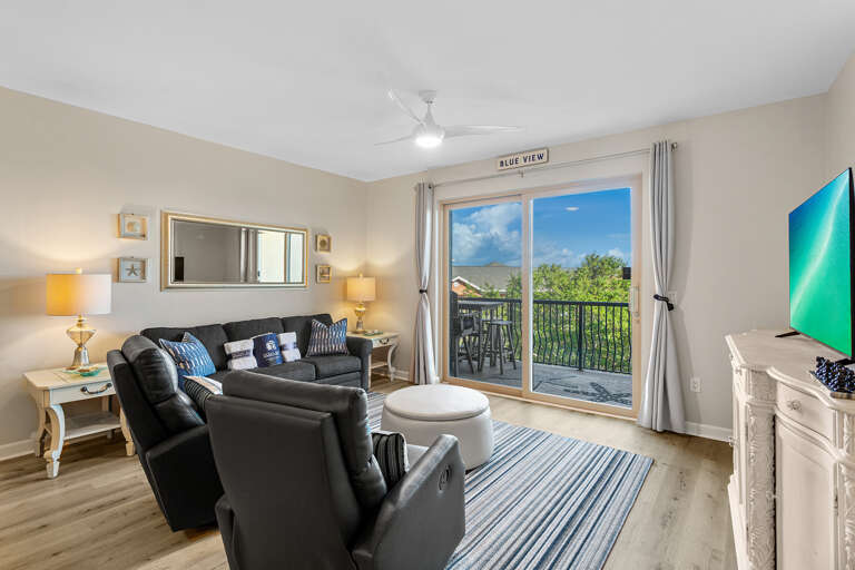 Beach Resort 401 Living Room Alt 2