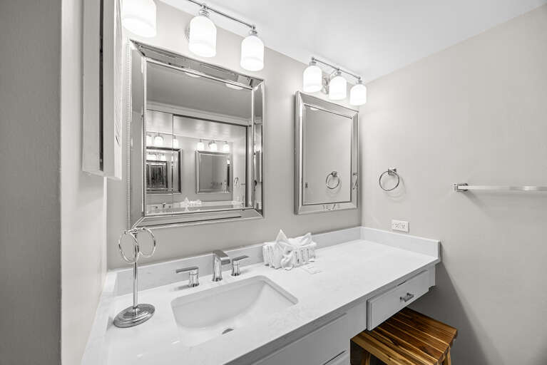 Mainsail 176 Primary Bathroom Alt