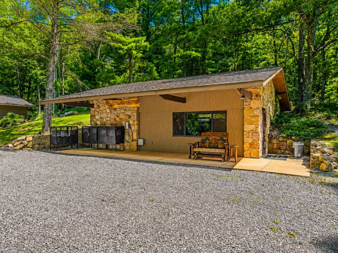 65_game_room_exterior_01