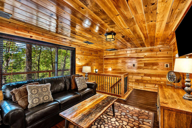 41_five_br_living_room_02